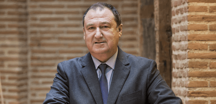 Adolfo Domínguez rompe definitivamente con su consejero delegado y recompra a Carpio sus acciones Adolfo Domínguez rompe definitivamente con su consejero delegado y recompra a Carpio sus acciones